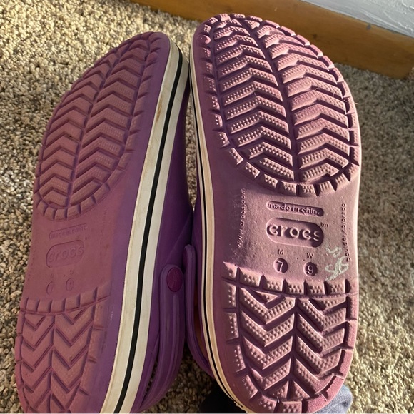 Crocs womans clssic purple clog Size 9 - Picture 4 of 6